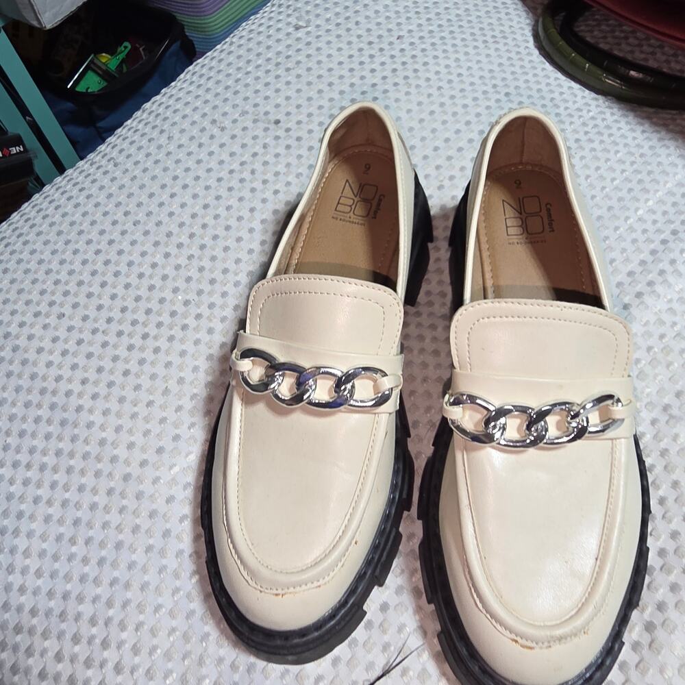 NO BOUNDRIES WOMENS SZ 9 LUG SOLE CREAM LOAFERS SHOES